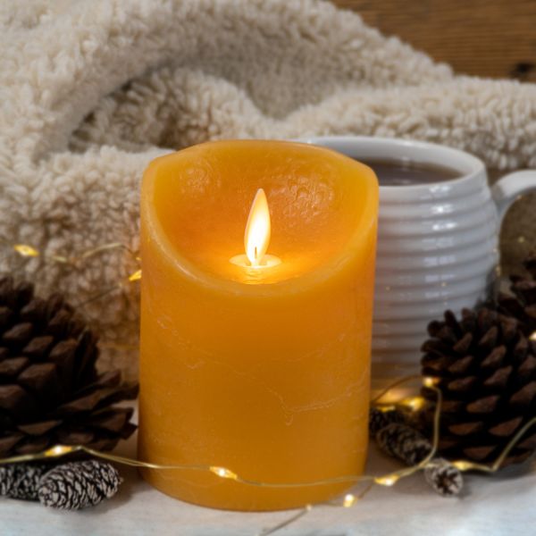 LED Echtwachskerze mit Timer und beweglicher Flamme von Nordje | in Gelb